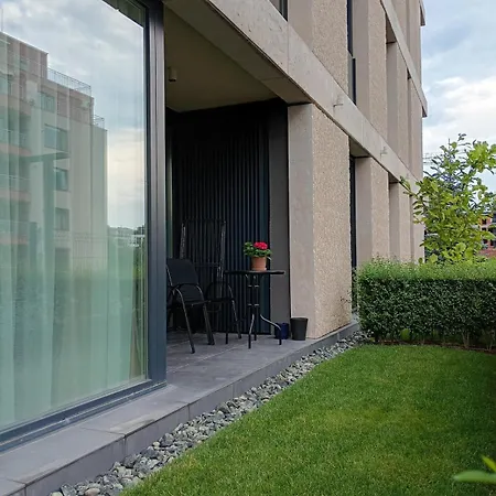 Light View - New Center Apartment *