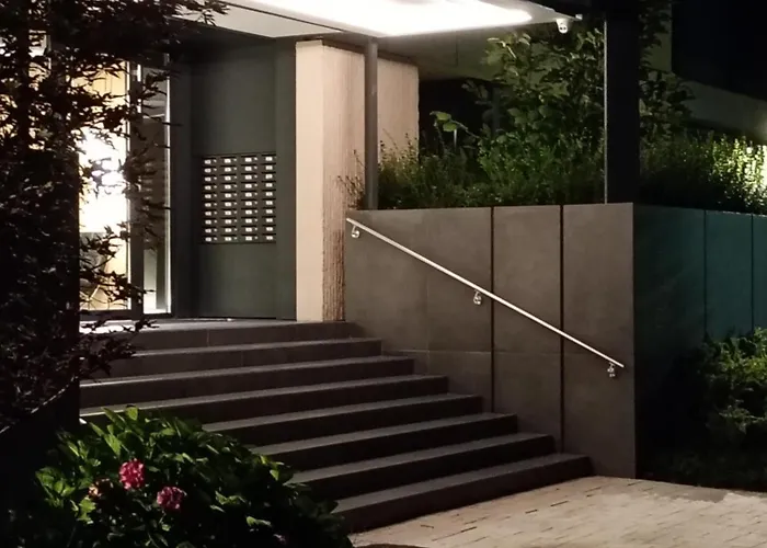 Light View - New Center Apartment *