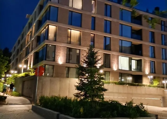 Light View - New Center Apartment *